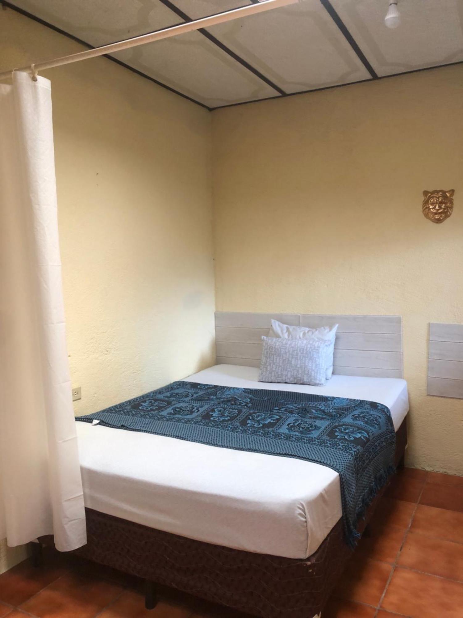 Hospedaje Basico El Jaguar Hotel Antigua Kültér fotó