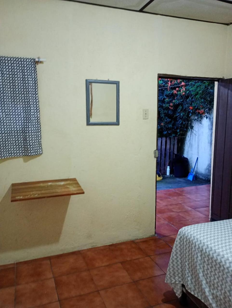Hospedaje Basico El Jaguar Hotel Antigua Kültér fotó